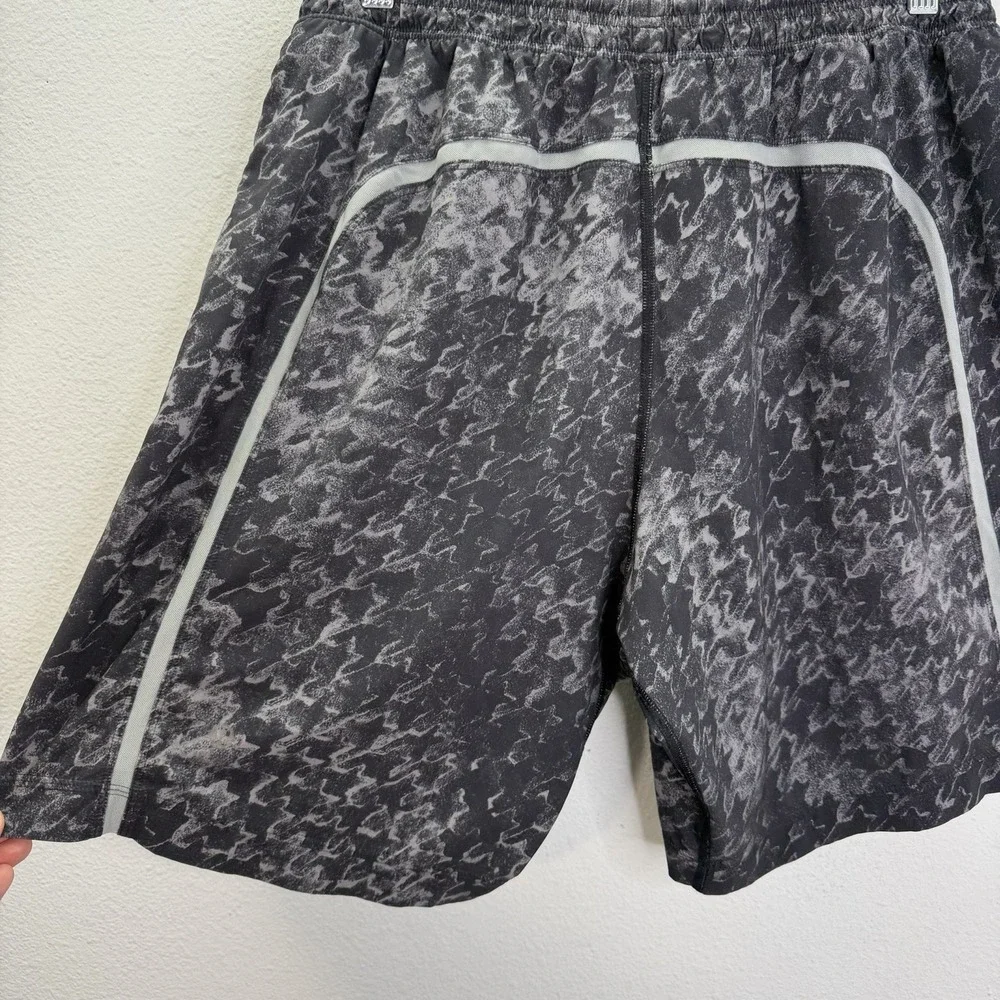 Lululemon Mens Pace Breaker Short Linerless (removed) Black Print Size XL Gym